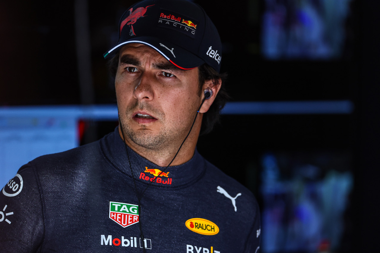 GP ITALIA, Sergio Perez (MEX), Red Bull Racing 
09.09.2022. Formula 1 World Championship, Rd 16, Italian Grand Prix, Monza, Italy, Practice Day.
- www.xpbimages.com, EMail: requests@xpbimages.com ¬© Copyright: Charniaux / XPB Images