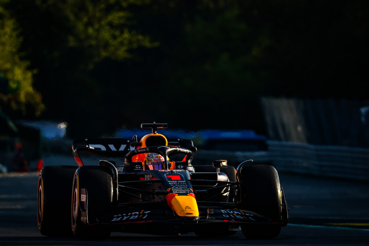 GP ITALIA, Max Verstappen (NLD), Red Bull Racing 
09.09.2022. Formula 1 World Championship, Rd 16, Italian Grand Prix, Monza, Italy, Practice Day.
- www.xpbimages.com, EMail: requests@xpbimages.com ¬© Copyright: Charniaux / XPB Images