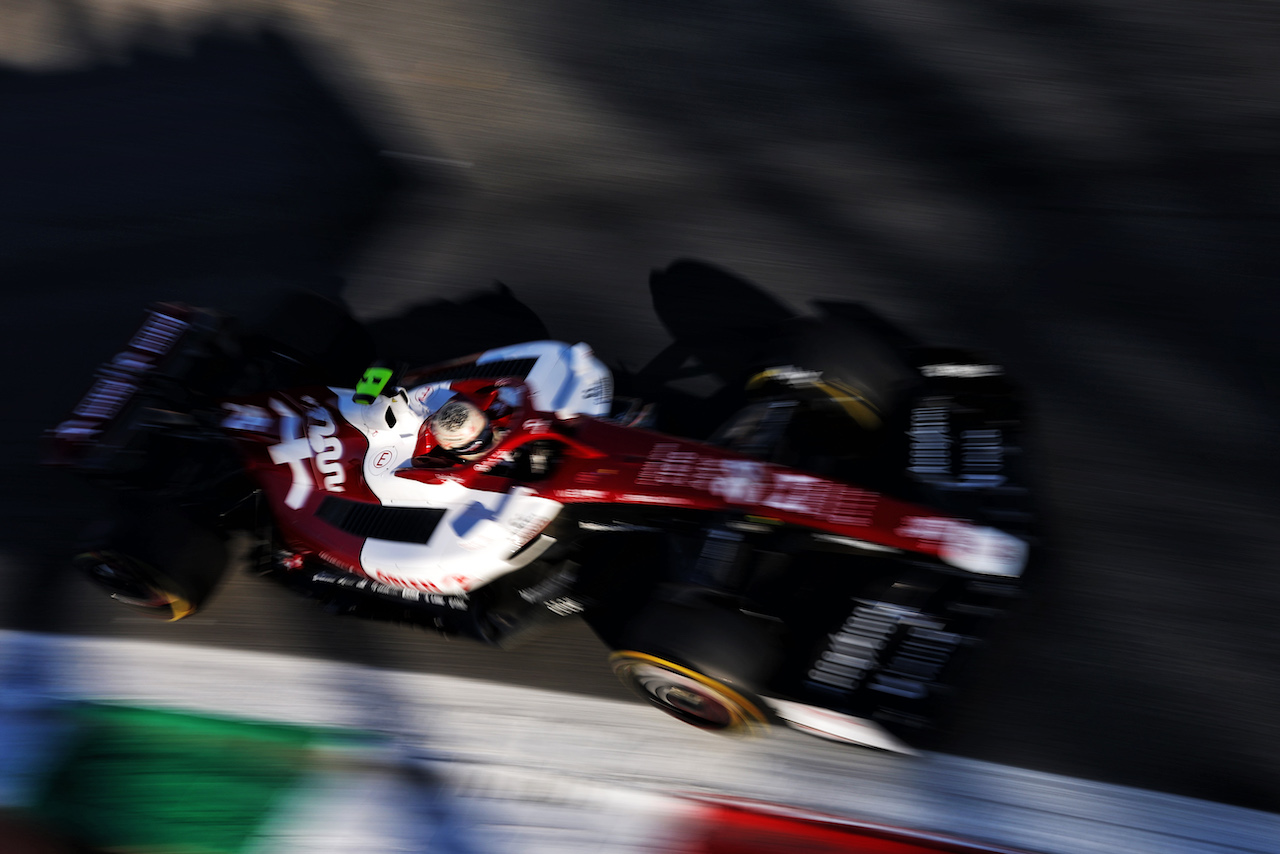 GP ITALIA, Guanyu Zhou (CHN) Alfa Romeo F1 Team C42.
09.09.2022. Formula 1 World Championship, Rd 16, Italian Grand Prix, Monza, Italy, Practice Day.
- www.xpbimages.com, EMail: requests@xpbimages.com © Copyright: Bearne / XPB Images