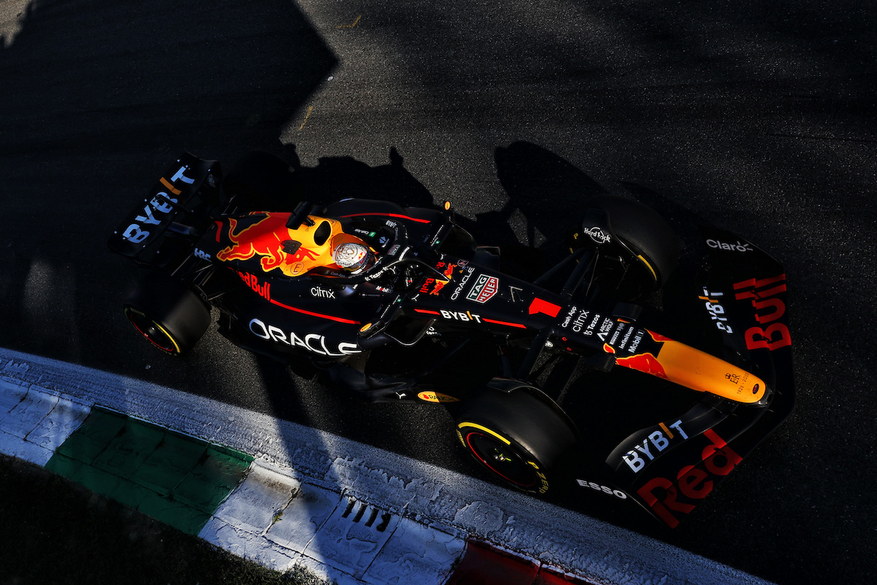 GP ITALIA, Max Verstappen (NLD) Red Bull Racing RB18.
09.09.2022. Formula 1 World Championship, Rd 16, Italian Grand Prix, Monza, Italy, Practice Day.
- www.xpbimages.com, EMail: requests@xpbimages.com © Copyright: Bearne / XPB Images