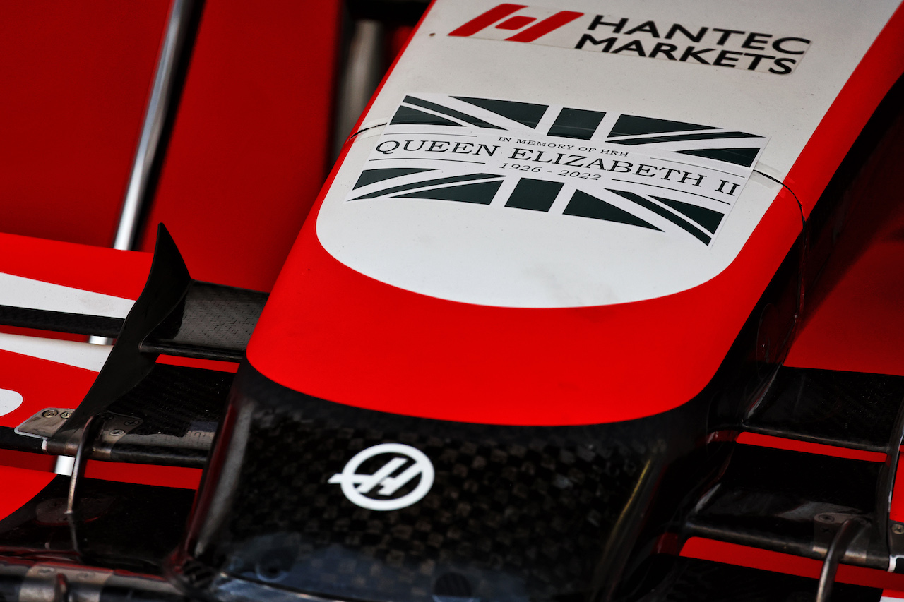 GP ITALIA, Haas VF-22 nosecone with a tribute to Queen Elizabeth II.
09.09.2022. Formula 1 World Championship, Rd 16, Italian Grand Prix, Monza, Italy, Practice Day.
- www.xpbimages.com, EMail: requests@xpbimages.com © Copyright: Batchelor / XPB Images