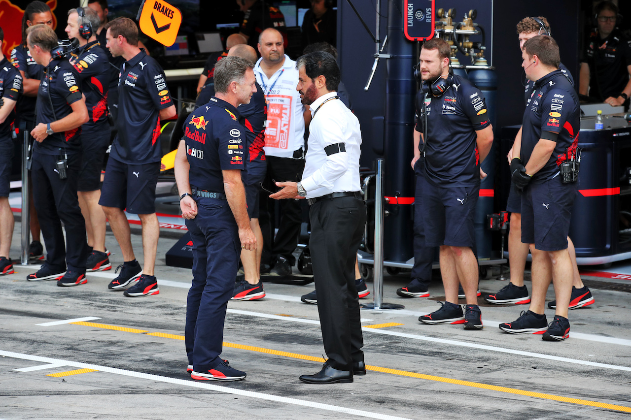 GP ITALIA, (L to R): Christian Horner (GBR) Red Bull Racing Team Principal with Mohammed Bin Sulayem (UAE) FIA President.
09.09.2022. Formula 1 World Championship, Rd 16, Italian Grand Prix, Monza, Italy, Practice Day.
 - www.xpbimages.com, EMail: requests@xpbimages.com © Copyright: Coates / XPB Images