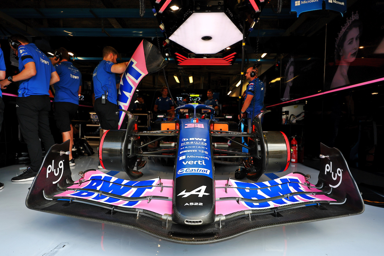 GP ITALIA, Alpine F1 Team A522 with black nosecone in memory of Queen Elizabeth II.
09.09.2022. Formula 1 World Championship, Rd 16, Italian Grand Prix, Monza, Italy, Practice Day.
- www.xpbimages.com, EMail: requests@xpbimages.com © Copyright: Charniaux / XPB Images