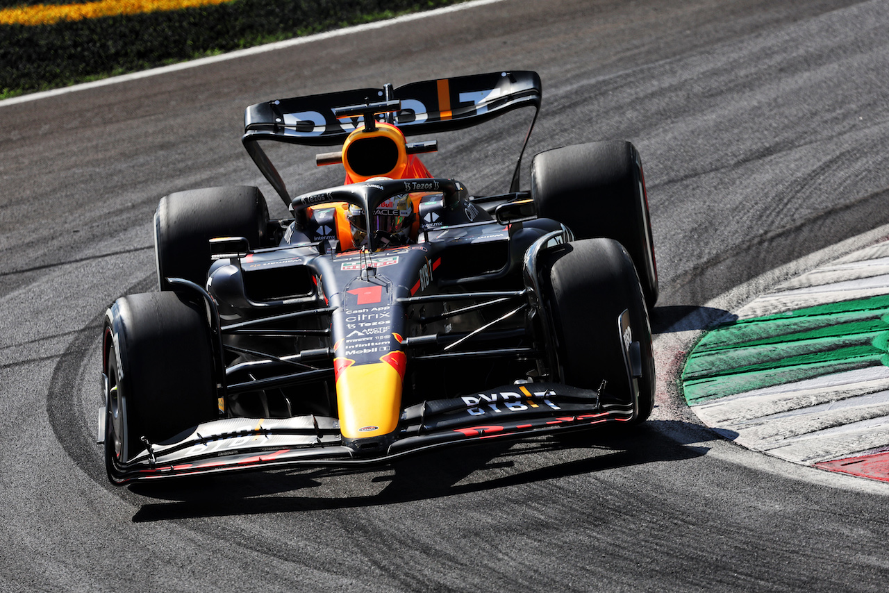 GP ITALIA, Max Verstappen (NLD) Red Bull Racing RB18.
09.09.2022. Formula 1 World Championship, Rd 16, Italian Grand Prix, Monza, Italy, Practice Day.
- www.xpbimages.com, EMail: requests@xpbimages.com © Copyright: Bearne / XPB Images