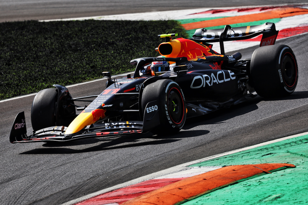 GP ITALIA, Sergio Perez (MEX) Red Bull Racing RB18.
09.09.2022. Formula 1 World Championship, Rd 16, Italian Grand Prix, Monza, Italy, Practice Day.
- www.xpbimages.com, EMail: requests@xpbimages.com © Copyright: Bearne / XPB Images