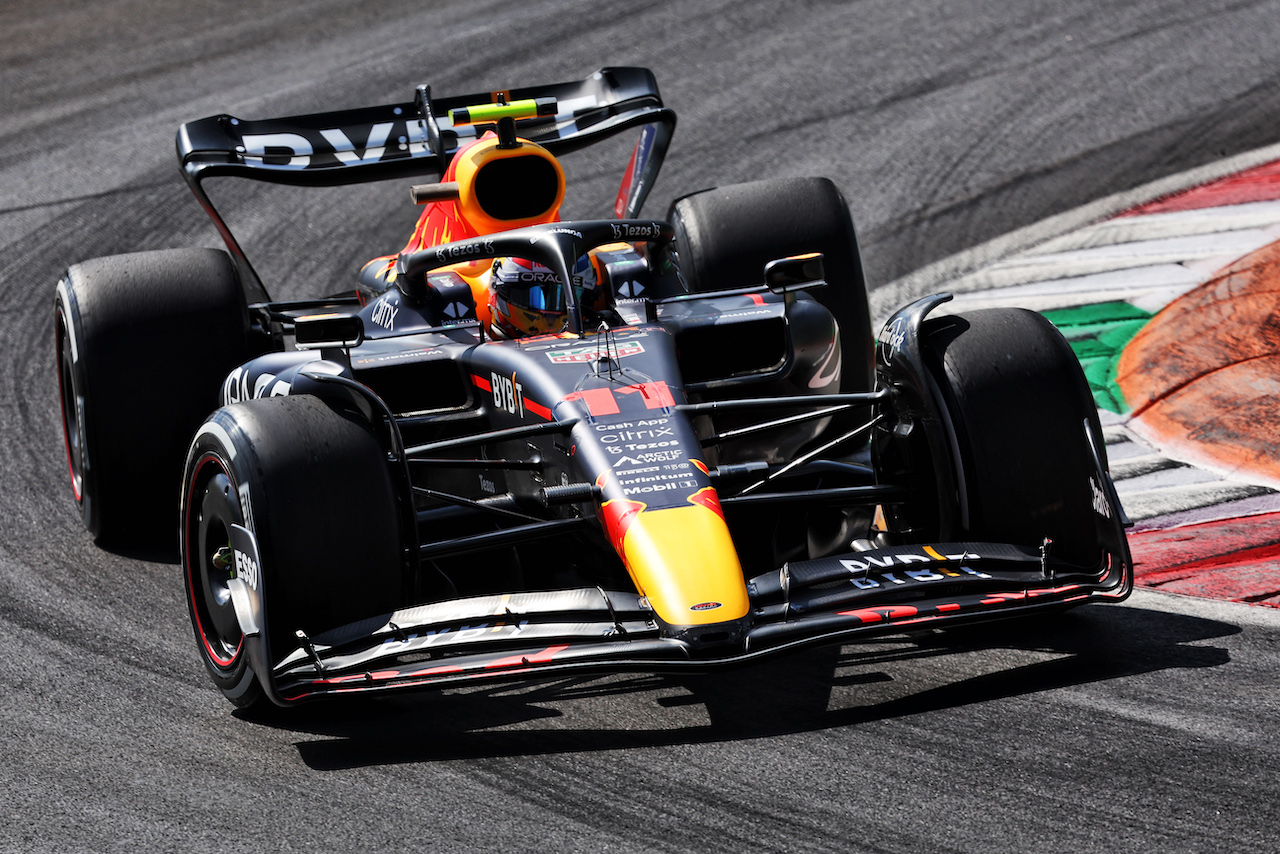 GP ITALIA, Sergio Perez (MEX) Red Bull Racing RB18.
09.09.2022. Formula 1 World Championship, Rd 16, Italian Grand Prix, Monza, Italy, Practice Day.
- www.xpbimages.com, EMail: requests@xpbimages.com © Copyright: Bearne / XPB Images