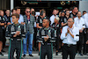 GP ITALIA, (L to R): George Russell (GBR) Mercedes AMG F1; Lewis Hamilton (GBR) Mercedes AMG F1; e Stefano Domenicali (ITA) Formula One President e CEO, in the pits as a minutes's silence is held in memory of Queen Elizabeth II.
09.09.2022. Formula 1 World Championship, Rd 16, Italian Grand Prix, Monza, Italy, Practice Day.
 - www.xpbimages.com, EMail: requests@xpbimages.com © Copyright: Coates / XPB Images