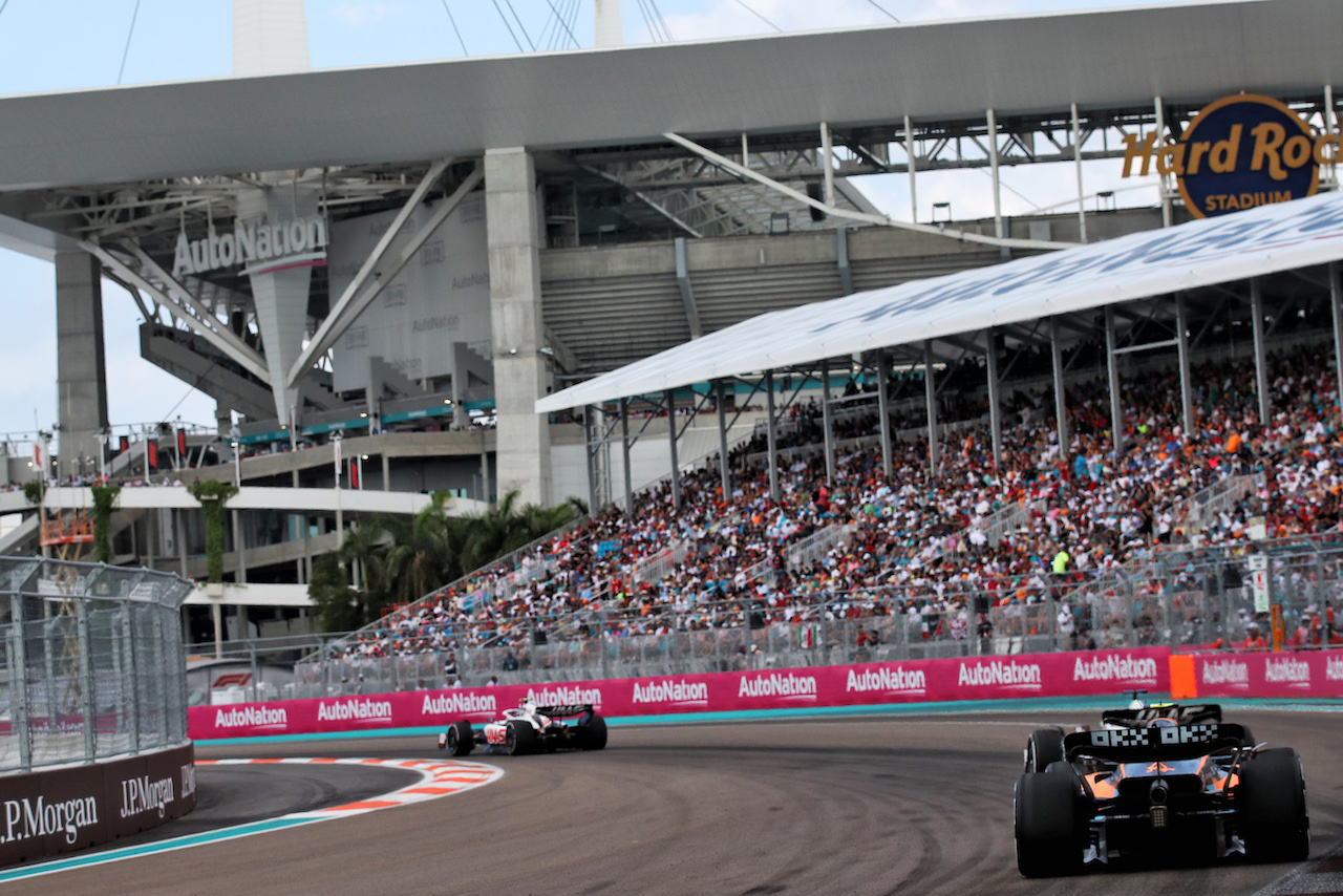 GP MIAMI, Lando Norris (GBR) McLaren MCL36.
08.05.2022. Formula 1 World Championship, Rd 5, Miami Grand Prix, Miami, Florida, USA, Gara Day.
 - www.xpbimages.com, EMail: requests@xpbimages.com © Copyright: Coates / XPB Images