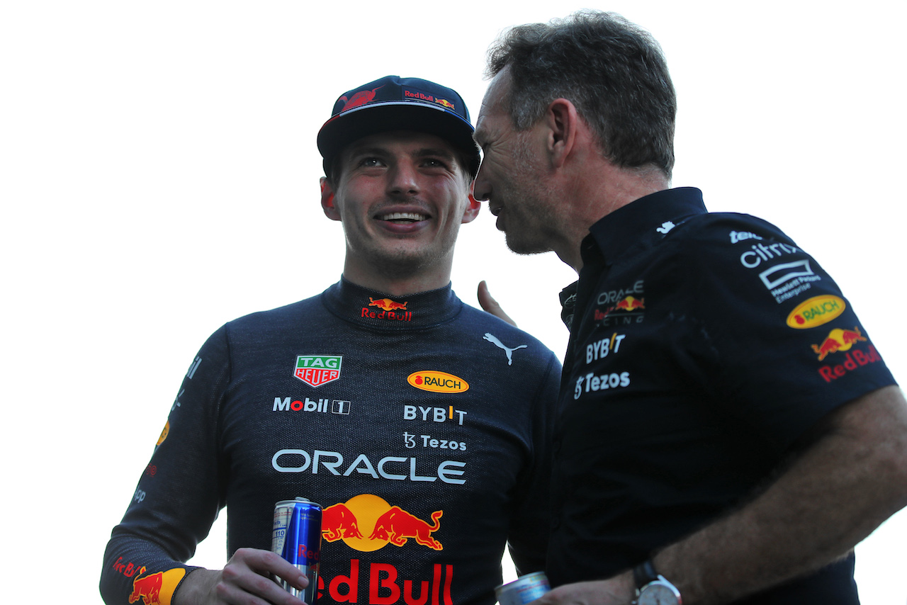 GP MIAMI, (L to R): vincitore Max Verstappen (NLD) Red Bull Racing with Christian Horner (GBR) Red Bull Racing Team Principal.
08.05.2022. Formula 1 World Championship, Rd 5, Miami Grand Prix, Miami, Florida, USA, Gara Day.
 - www.xpbimages.com, EMail: requests@xpbimages.com © Copyright: Coates / XPB Images