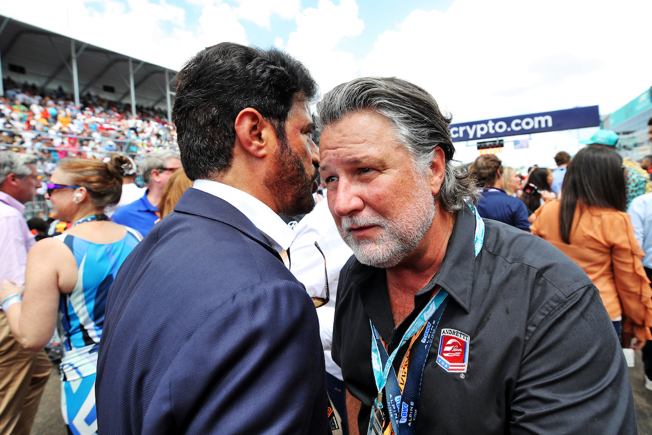 GP MIAMI, (L to R): Mohammed Bin Sulayem (UAE) FIA President with Michael Andretti (USA) on the grid.
08.05.2022. Formula 1 World Championship, Rd 5, Miami Grand Prix, Miami, Florida, USA, Gara Day.
 - www.xpbimages.com, EMail: requests@xpbimages.com © Copyright: Coates / XPB Images
