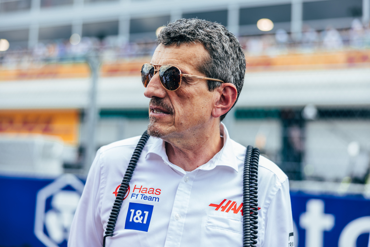 GP MIAMI, Guenther Steiner (ITA) Haas F1 Team Prinicipal on the grid.
08.05.2022. Formula 1 World Championship, Rd 5, Miami Grand Prix, Miami, Florida, USA, Gara Day.
- www.xpbimages.com, EMail: requests@xpbimages.com © Copyright: Bearne / XPB Images