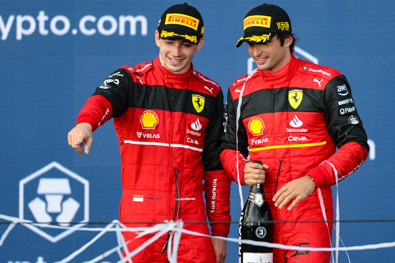 GP MIAMI, Charles Leclerc (FRA), Ferrari e Carlos Sainz Jr (ESP), Ferrari 
08.05.2022. Formula 1 World Championship, Rd 5, Miami Grand Prix, Miami, Florida, USA, Gara Day.
- www.xpbimages.com, EMail: requests@xpbimages.com © Copyright: Charniaux / XPB Images