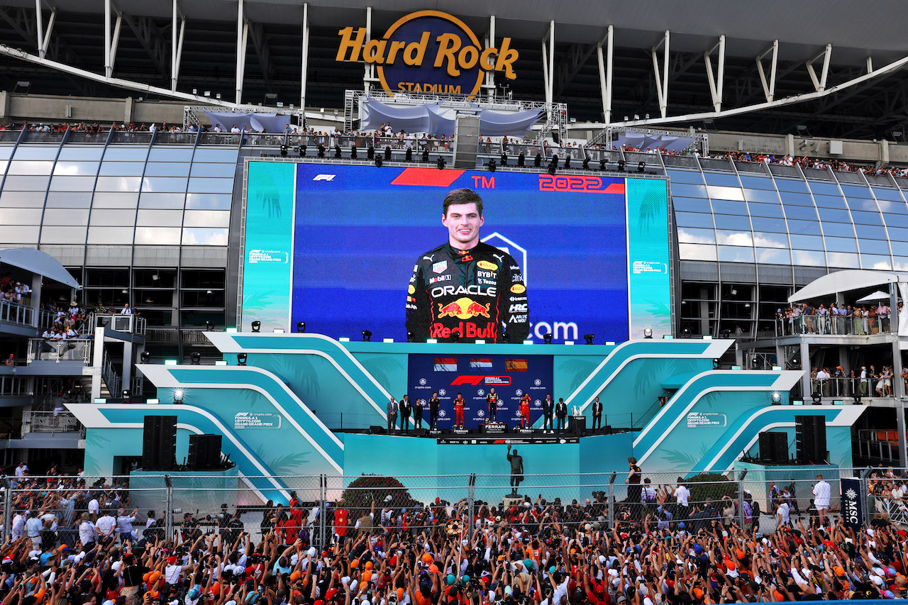 GP MIAMI, The podium (L to R): Charles Leclerc (MON) Ferrari, second; Max Verstappen (NLD) Red Bull Racing, vincitore; Carlos Sainz Jr (ESP) Ferrari, third.
08.05.2022. Formula 1 World Championship, Rd 5, Miami Grand Prix, Miami, Florida, USA, Gara Day.
- www.xpbimages.com, EMail: requests@xpbimages.com © Copyright: Bearne / XPB Images