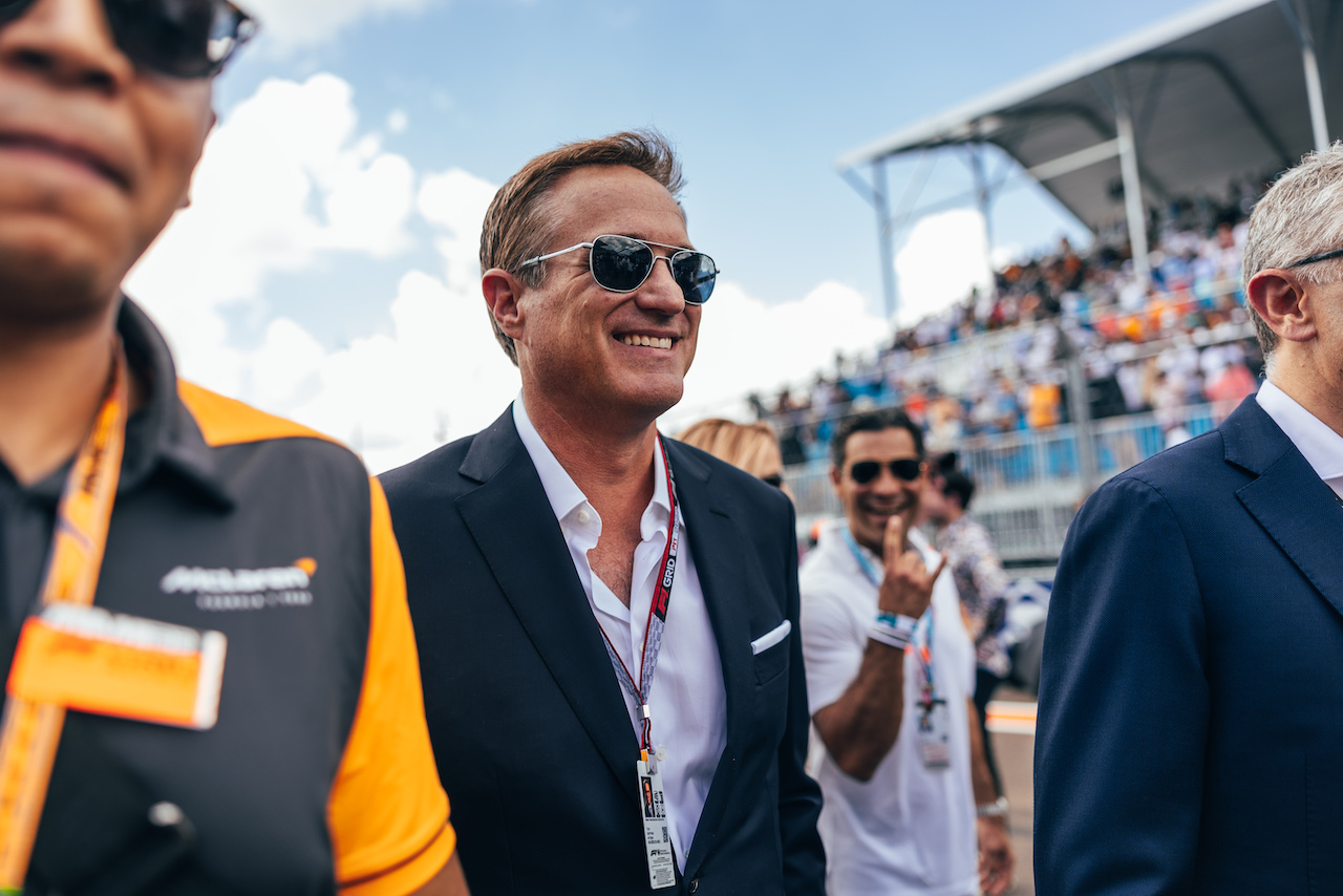 GP MIAMI, Tom Garfinkel (USA) Vice Chairman, President e Chief Executive Officer of the Miami Dolphins e Hard Rock Stadium on the grid.
08.05.2022. Formula 1 World Championship, Rd 5, Miami Grand Prix, Miami, Florida, USA, Gara Day.
- www.xpbimages.com, EMail: requests@xpbimages.com © Copyright: Bearne / XPB Images