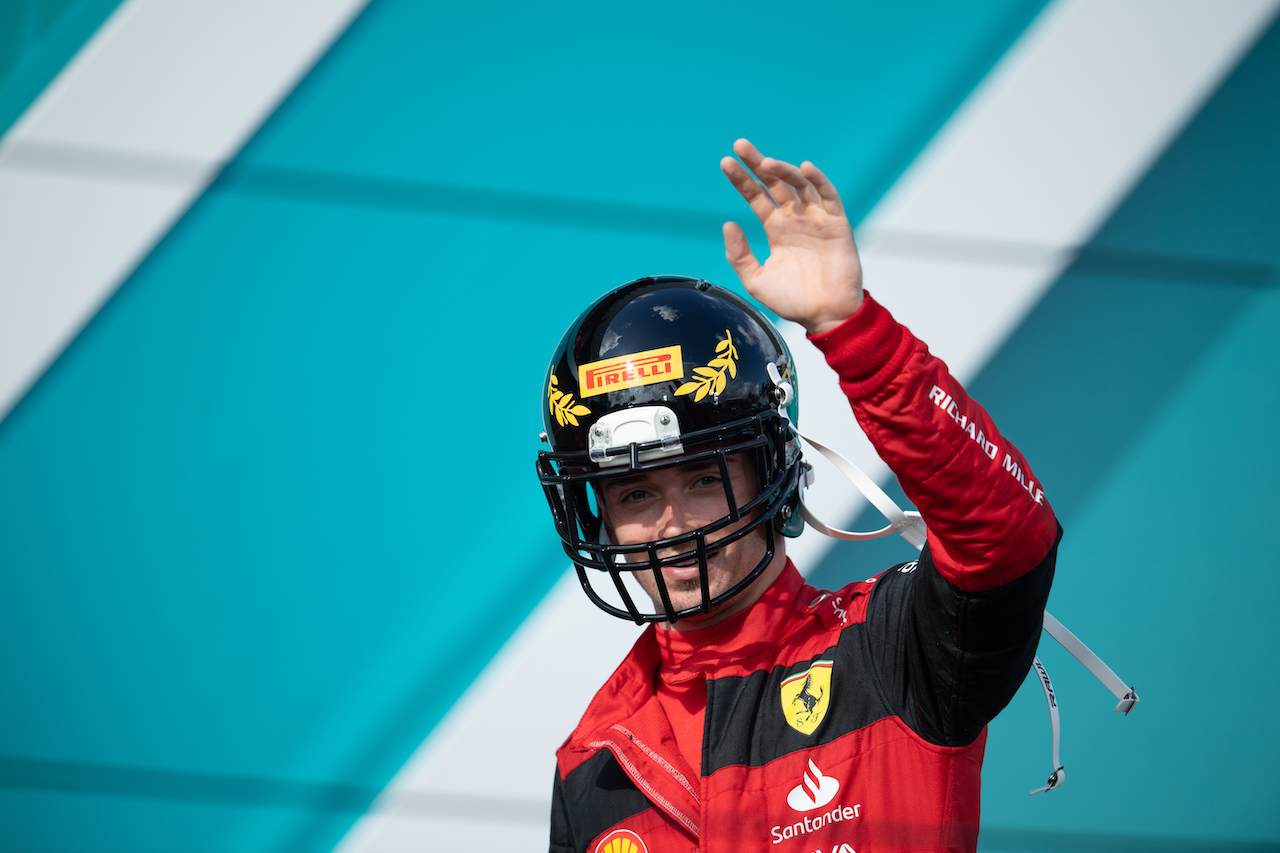 GP MIAMI, Carlos Sainz Jr (ESP) Ferrari celebrates his third position on the podium.
08.05.2022. Formula 1 World Championship, Rd 5, Miami Grand Prix, Miami, Florida, USA, Gara Day.
- www.xpbimages.com, EMail: requests@xpbimages.com © Copyright: Price / XPB Images