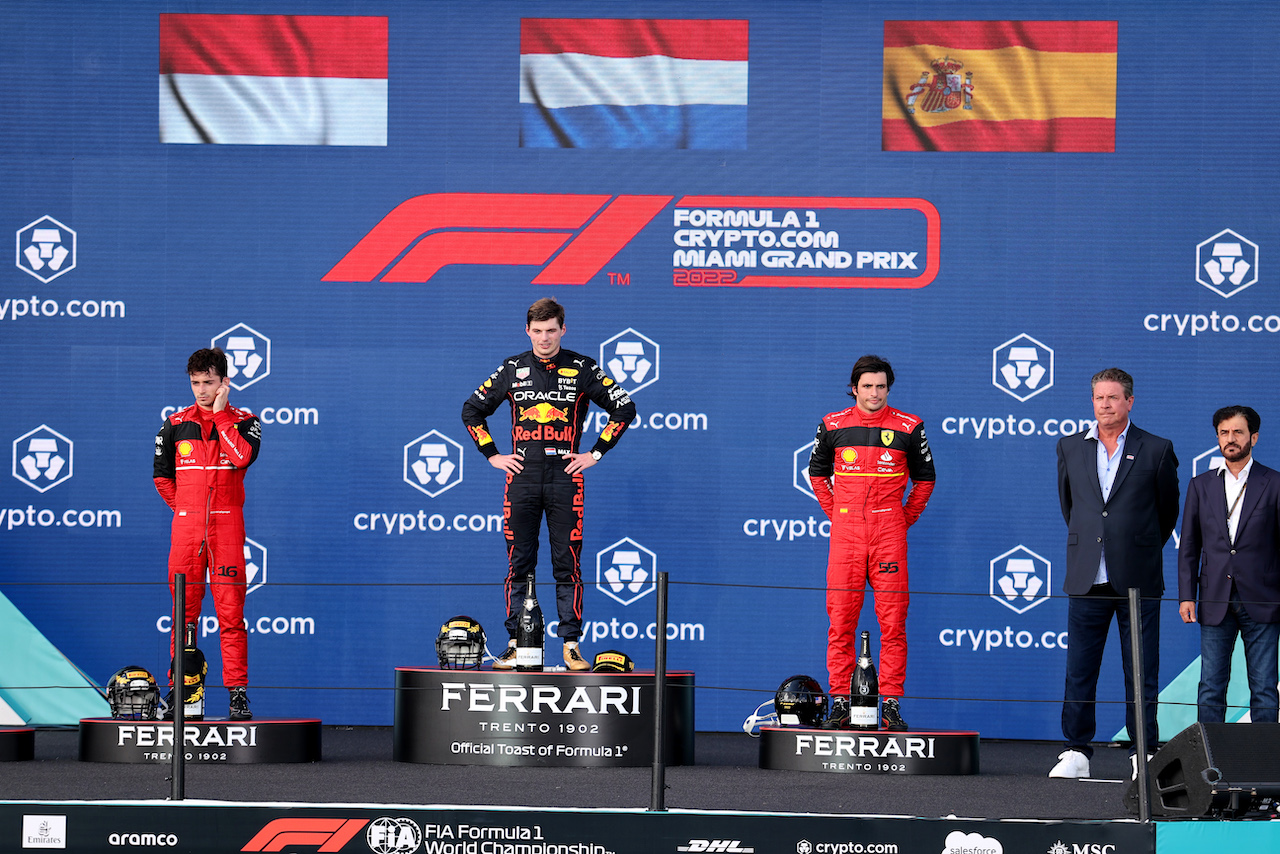 GP MIAMI, The podium (L to R): Charles Leclerc (MON) Ferrari, second; Max Verstappen (NLD) Red Bull Racing, vincitore; Carlos Sainz Jr (ESP) Ferrari, third.
08.05.2022. Formula 1 World Championship, Rd 5, Miami Grand Prix, Miami, Florida, USA, Gara Day.
- www.xpbimages.com, EMail: requests@xpbimages.com © Copyright: Charniaux / XPB Images