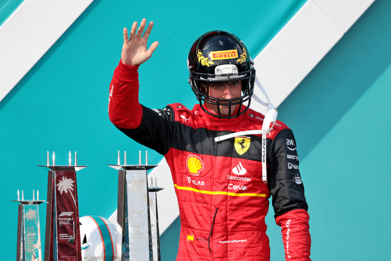 GP MIAMI, Carlos Sainz Jr (ESP) Ferrari celebrates his third position on the podium.
08.05.2022. Formula 1 World Championship, Rd 5, Miami Grand Prix, Miami, Florida, USA, Gara Day.
- www.xpbimages.com, EMail: requests@xpbimages.com © Copyright: Bearne / XPB Images