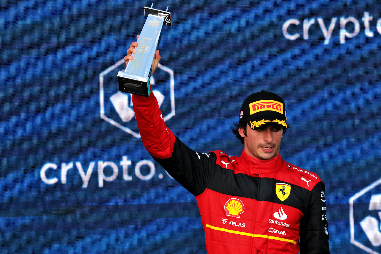 GP MIAMI, Carlos Sainz Jr (ESP) Ferrari celebrates his third position on the podium.
08.05.2022. Formula 1 World Championship, Rd 5, Miami Grand Prix, Miami, Florida, USA, Gara Day.
- www.xpbimages.com, EMail: requests@xpbimages.com © Copyright: Bearne / XPB Images