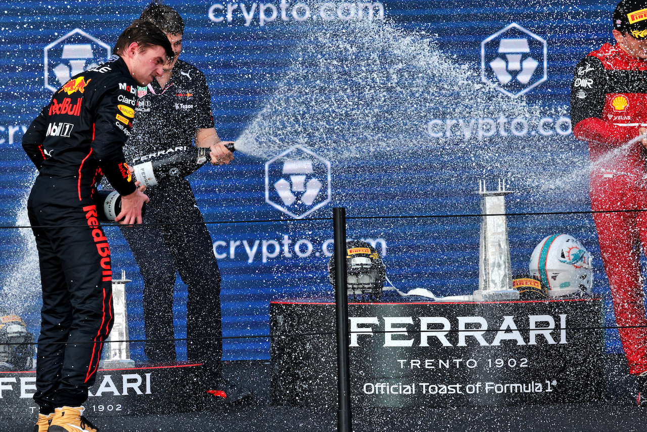 GP MIAMI, Gara winner Max Verstappen (NLD) Red Bull Racing celebrates on the podium.
08.05.2022. Formula 1 World Championship, Rd 5, Miami Grand Prix, Miami, Florida, USA, Gara Day.
- www.xpbimages.com, EMail: requests@xpbimages.com © Copyright: Bearne / XPB Images