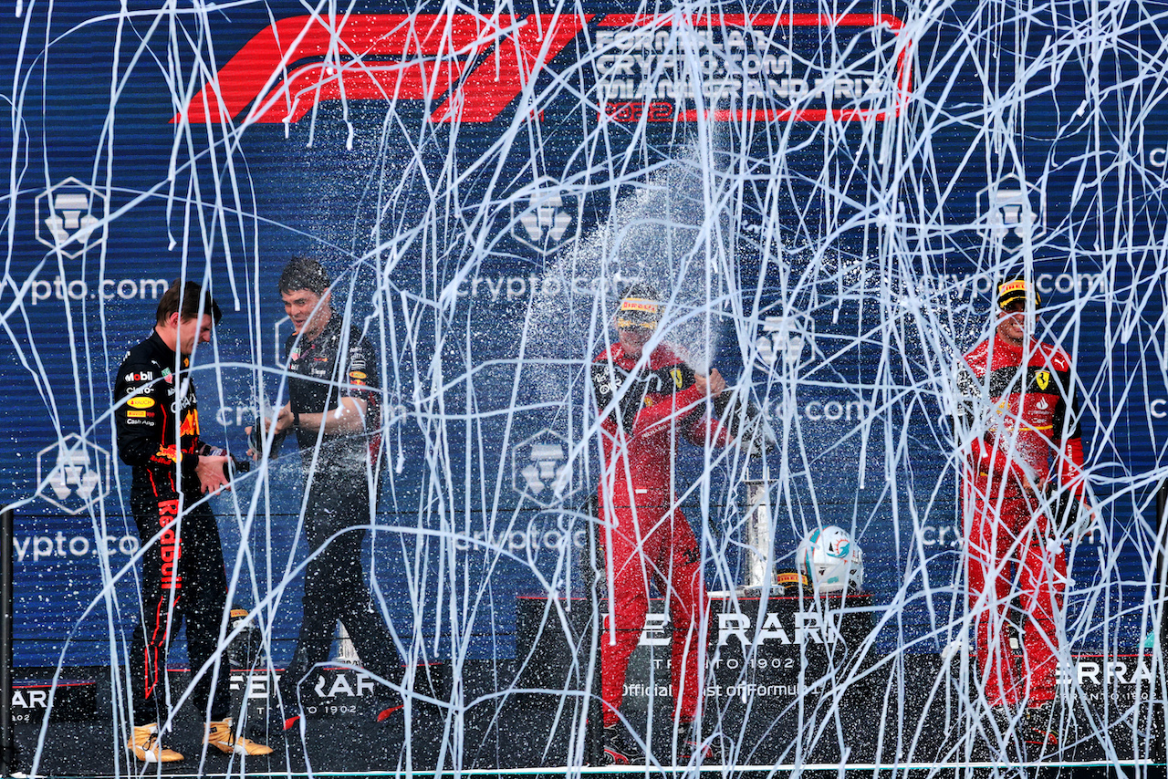 GP MIAMI, (L to R): Gara winner Max Verstappen (NLD) Red Bull Racing; Charles Leclerc (MON) Ferrari; e Carlos Sainz Jr (ESP) Ferrari, celebrate on the podium.
08.05.2022. Formula 1 World Championship, Rd 5, Miami Grand Prix, Miami, Florida, USA, Gara Day.
- www.xpbimages.com, EMail: requests@xpbimages.com © Copyright: Bearne / XPB Images