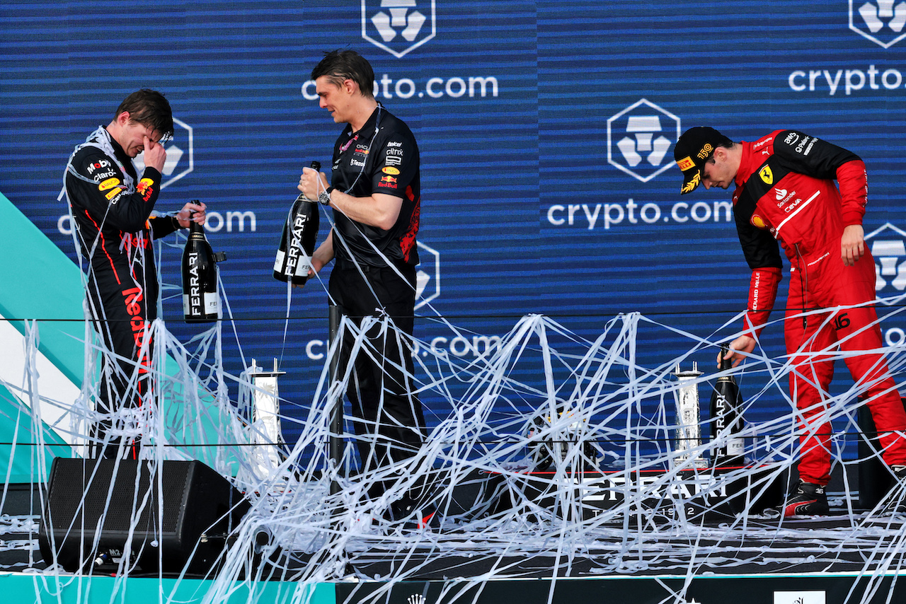 GP MIAMI, (L to R): Gara winner Max Verstappen (NLD) Red Bull Racing celebrates on the podium with second placed Charles Leclerc (MON) Ferrari.
08.05.2022. Formula 1 World Championship, Rd 5, Miami Grand Prix, Miami, Florida, USA, Gara Day.
- www.xpbimages.com, EMail: requests@xpbimages.com © Copyright: Bearne / XPB Images