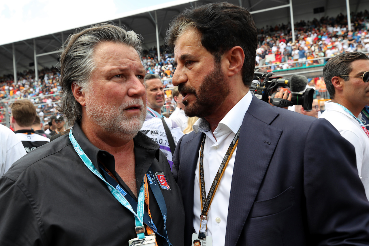 GP MIAMI, (L to R): Michael Andretti (USA) with Mohammed Bin Sulayem (UAE) FIA President on the grid.
08.05.2022. Formula 1 World Championship, Rd 5, Miami Grand Prix, Miami, Florida, USA, Gara Day.
 - www.xpbimages.com, EMail: requests@xpbimages.com © Copyright: Coates / XPB Images