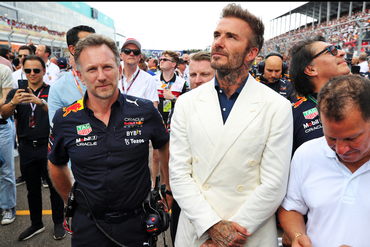 GP MIAMI, (L to R): Christian Horner (GBR) Red Bull Racing Team Principal with David Beckham (GBR) Former Football Player on the grid.
08.05.2022. Formula 1 World Championship, Rd 5, Miami Grand Prix, Miami, Florida, USA, Gara Day.
 - www.xpbimages.com, EMail: requests@xpbimages.com © Copyright: Coates / XPB Images