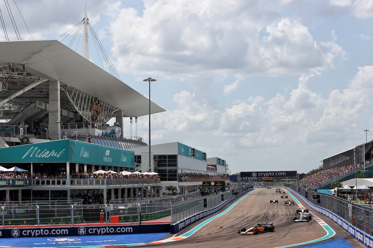 GP MIAMI, Lando Norris (GBR) McLaren MCL36.
08.05.2022. Formula 1 World Championship, Rd 5, Miami Grand Prix, Miami, Florida, USA, Gara Day.
- www.xpbimages.com, EMail: requests@xpbimages.com © Copyright: Charniaux / XPB Images