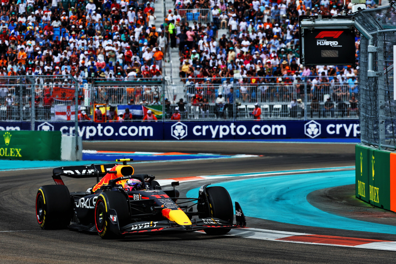 GP MIAMI, Sergio Perez (MEX) Red Bull Racing RB18.
08.05.2022. Formula 1 World Championship, Rd 5, Miami Grand Prix, Miami, Florida, USA, Gara Day.
- www.xpbimages.com, EMail: requests@xpbimages.com © Copyright: Batchelor / XPB Images