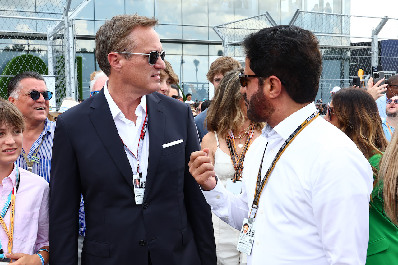 GP MIAMI, Tom Garfinkel (USA)Vice Chairman, President e Chief Executive Officer of the Miami Dolphins e Hard Rock Stadium with Mohammed Bin Sulayem (UAE) FIA President on the grid.
08.05.2022. Formula 1 World Championship, Rd 5, Miami Grand Prix, Miami, Florida, USA, Gara Day.
- www.xpbimages.com, EMail: requests@xpbimages.com ¬© Copyright: Batchelor / XPB Images