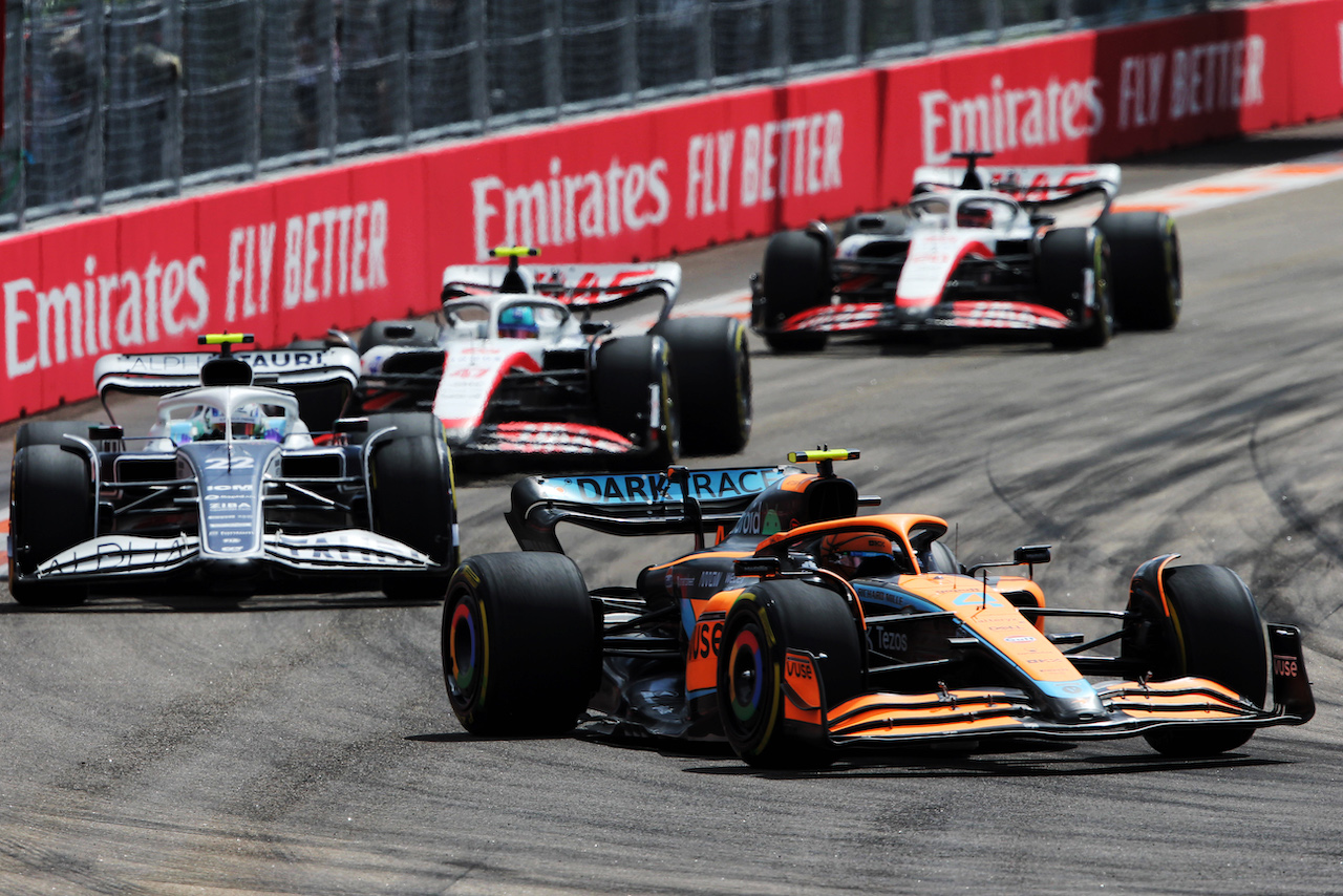 GP MIAMI, Lando Norris (GBR) McLaren MCL36.
08.05.2022. Formula 1 World Championship, Rd 5, Miami Grand Prix, Miami, Florida, USA, Gara Day.
- www.xpbimages.com, EMail: requests@xpbimages.com © Copyright: Rew / XPB Images