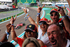 GP MIAMI, Ferrari fans e Charles Leclerc (MON) Ferrari F1-75.
08.05.2022. Formula 1 World Championship, Rd 5, Miami Grand Prix, Miami, Florida, USA, Gara Day.
- www.xpbimages.com, EMail: requests@xpbimages.com © Copyright: Bearne / XPB Images