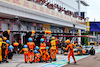 GP MIAMI, Lando Norris (GBR) McLaren MCL36 makes a pit stop.
08.05.2022. Formula 1 World Championship, Rd 5, Miami Grand Prix, Miami, Florida, USA, Gara Day.
- www.xpbimages.com, EMail: requests@xpbimages.com © Copyright: Batchelor / XPB Images