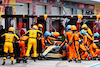 GP MIAMI, Lando Norris (GBR) McLaren MCL36 makes a pit stop.
08.05.2022. Formula 1 World Championship, Rd 5, Miami Grand Prix, Miami, Florida, USA, Gara Day.
- www.xpbimages.com, EMail: requests@xpbimages.com © Copyright: Batchelor / XPB Images