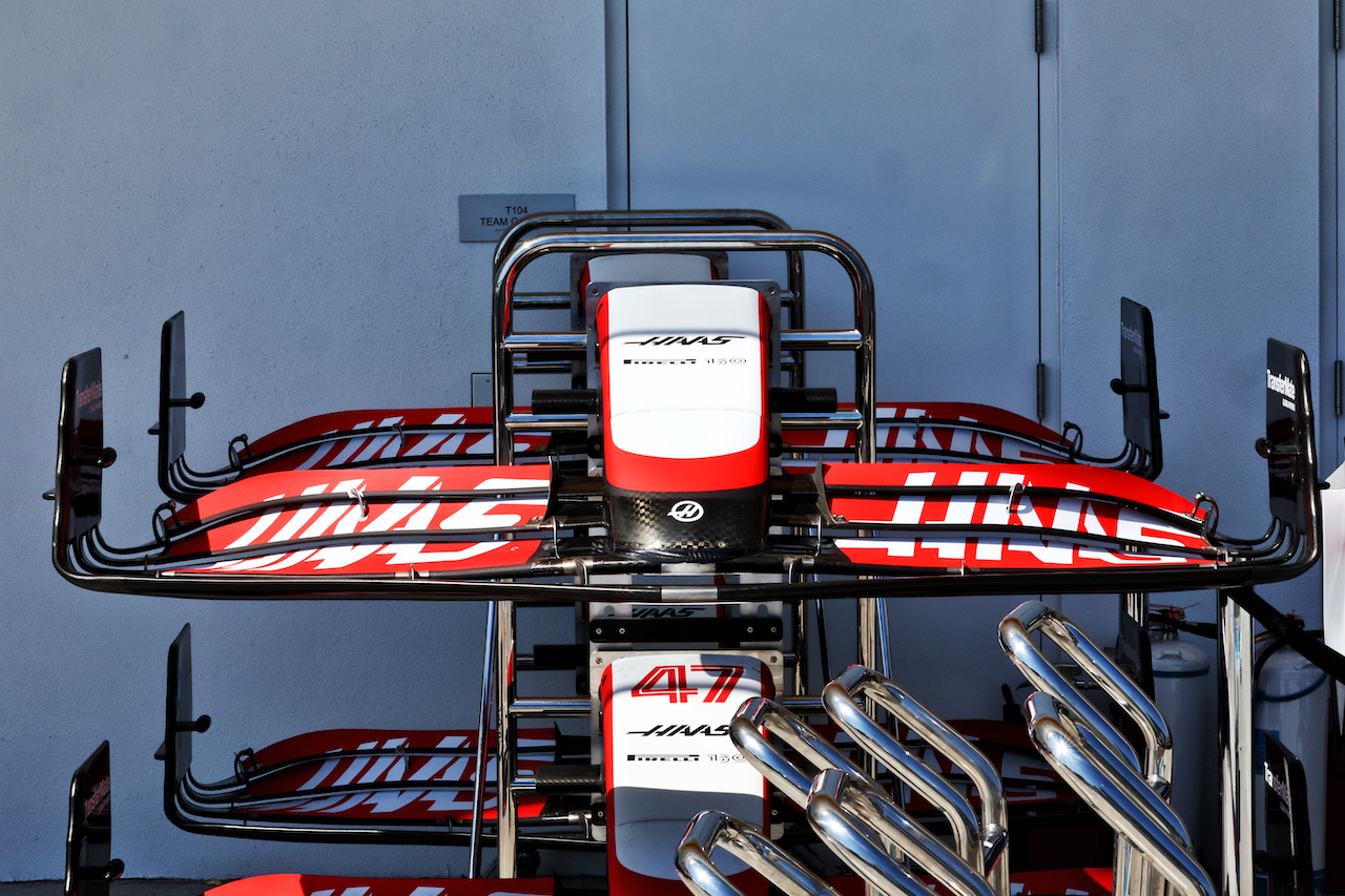 GP MIAMI, Haas VF-22 front wings.
05.05.2022. Formula 1 World Championship, Rd 5, Miami Grand Prix, Miami, Florida, USA, Preparation Day.
- www.xpbimages.com, EMail: requests@xpbimages.com © Copyright: Batchelor / XPB Images