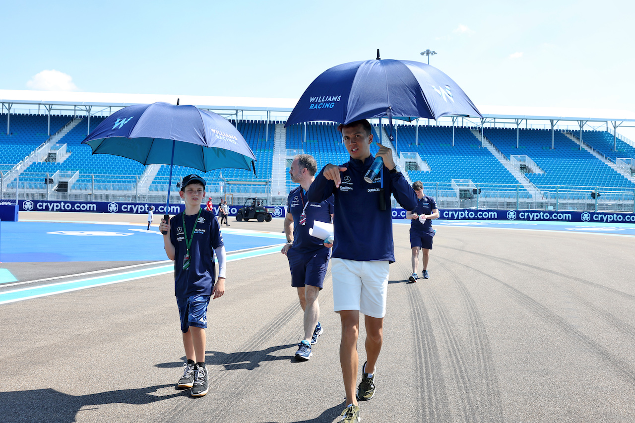GP MIAMI, Alexander Albon (THA) Williams Racing walks the circuit.
05.05.2022. Formula 1 World Championship, Rd 5, Miami Grand Prix, Miami, Florida, USA, Preparation Day.
- www.xpbimages.com, EMail: requests@xpbimages.com © Copyright: Bearne / XPB Images