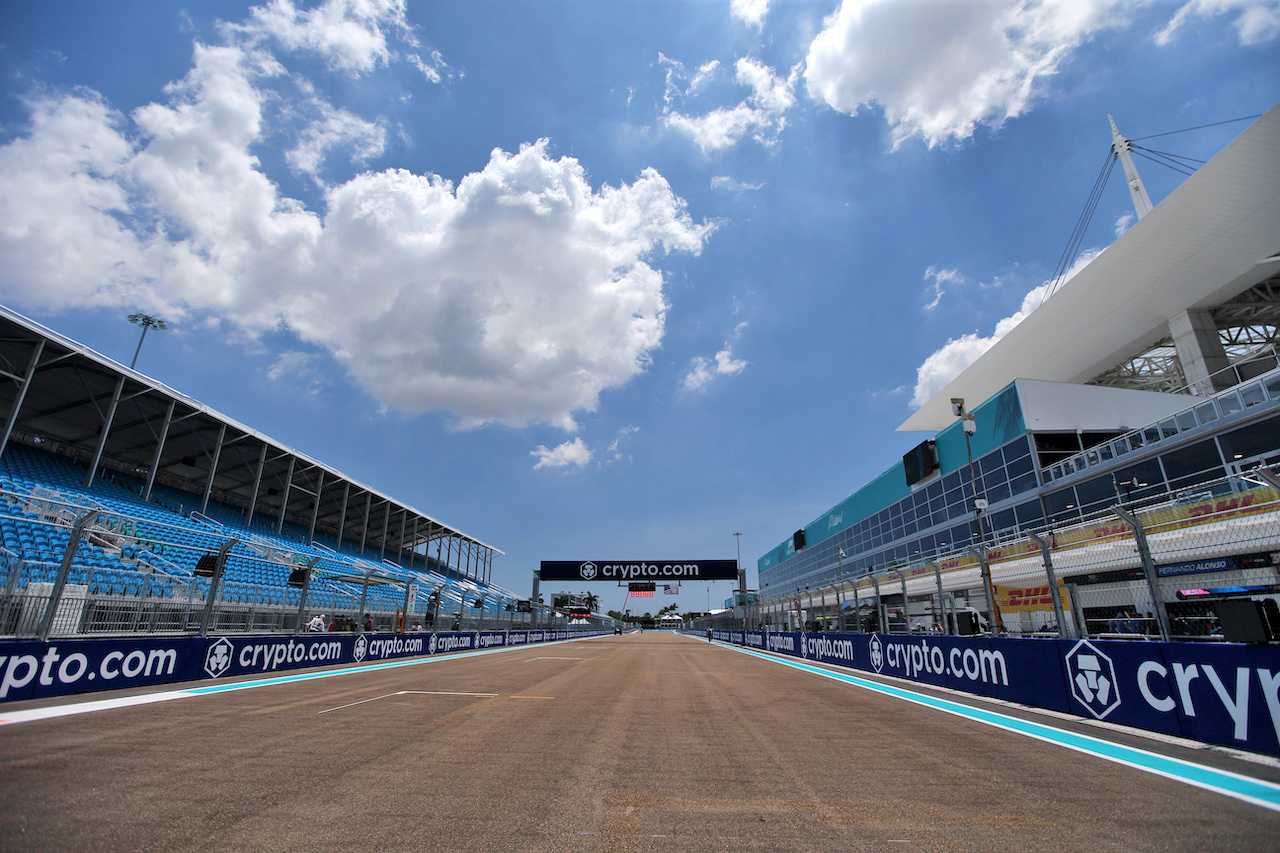 GP MIAMI, Circuit Atmosfera - partenza / finish straight.
05.05.2022. Formula 1 World Championship, Rd 5, Miami Grand Prix, Miami, Florida, USA, Preparation Day.
- www.xpbimages.com, EMail: requests@xpbimages.com © Copyright: Rew / XPB Images