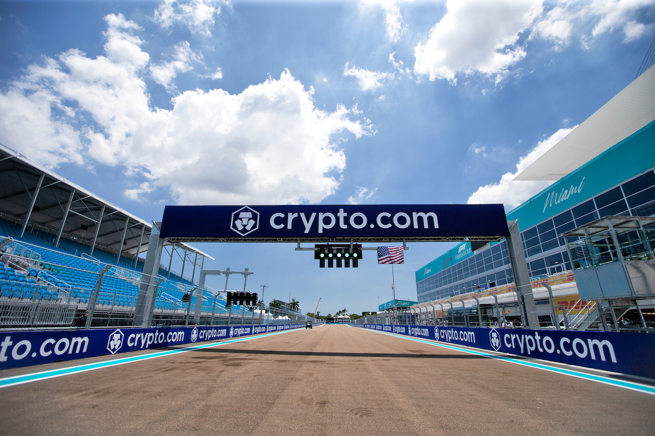 GP MIAMI, Circuit Atmosfera - partenza / finish straight.
05.05.2022. Formula 1 World Championship, Rd 5, Miami Grand Prix, Miami, Florida, USA, Preparation Day.
- www.xpbimages.com, EMail: requests@xpbimages.com © Copyright: Rew / XPB Images