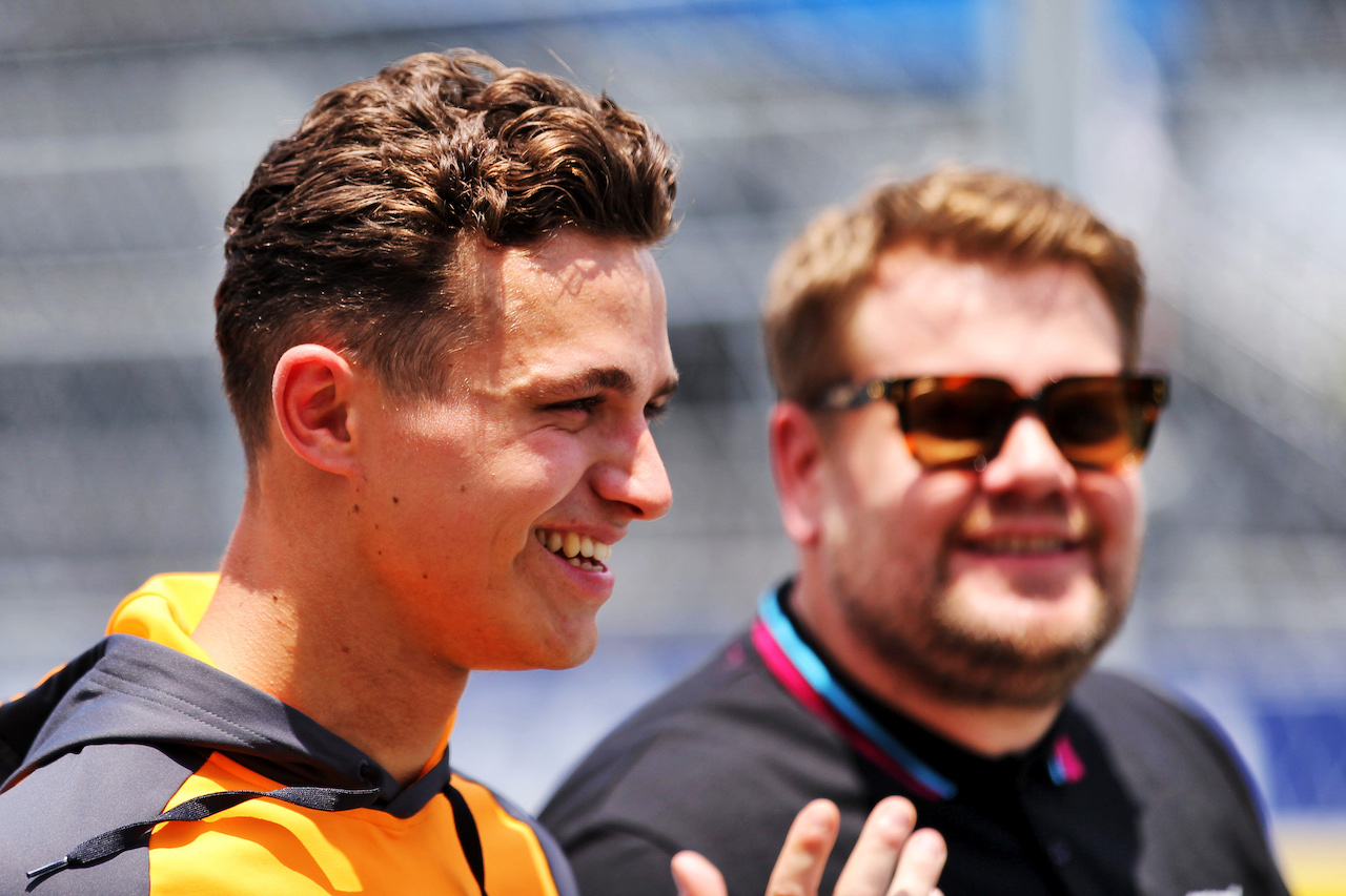 GP MIAMI, (L to R): Lando Norris (GBR) McLaren walks the circuit with James Corden (GBR) Actor.
05.05.2022. Formula 1 World Championship, Rd 5, Miami Grand Prix, Miami, Florida, USA, Preparation Day.
- www.xpbimages.com, EMail: requests@xpbimages.com © Copyright: Rew / XPB Images