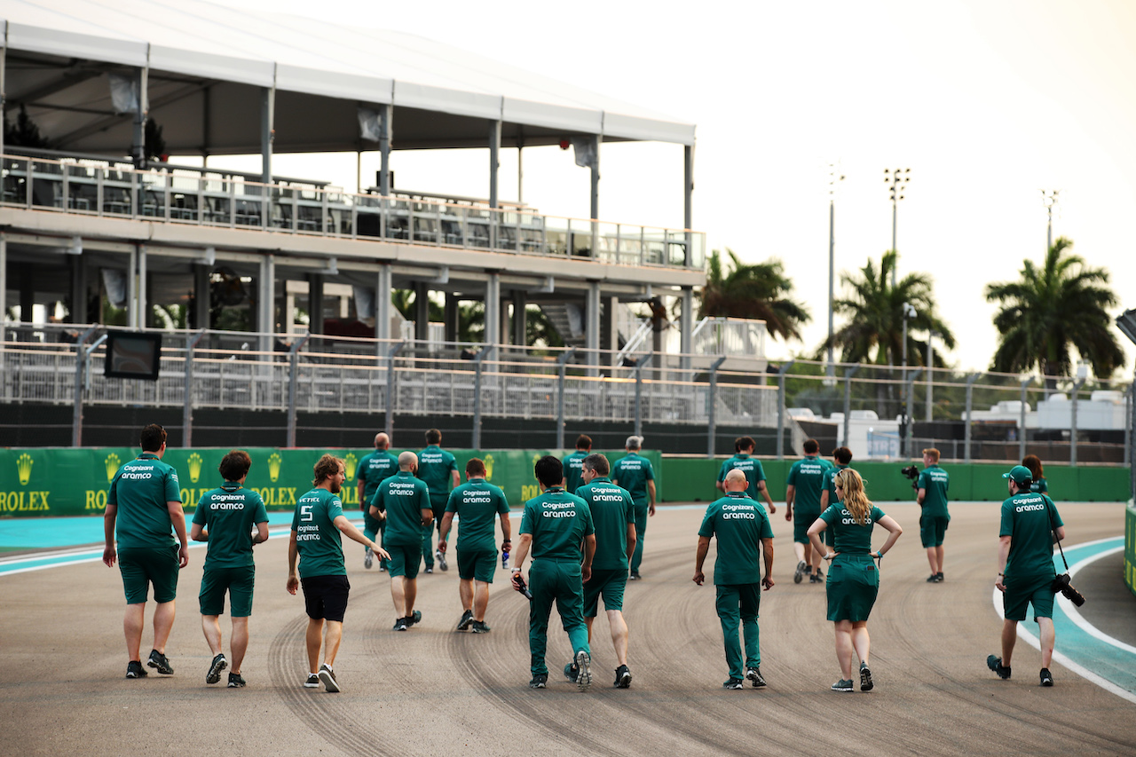 GP MIAMI, Sebastian Vettel (GER) Aston Martin F1 Team walks the circuit with the team.
05.05.2022. Formula 1 World Championship, Rd 5, Miami Grand Prix, Miami, Florida, USA, Preparation Day.
 - www.xpbimages.com, EMail: requests@xpbimages.com © Copyright: Coates / XPB Images