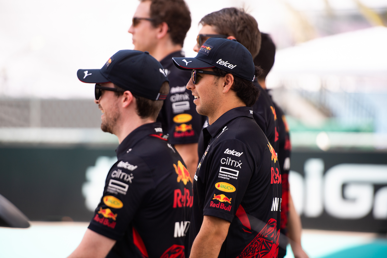 GP MIAMI, Sergio Perez (MEX) Red Bull Racing walks the circuit with the team.
05.05.2022. Formula 1 World Championship, Rd 5, Miami Grand Prix, Miami, Florida, USA, Preparation Day.
- www.xpbimages.com, EMail: requests@xpbimages.com © Copyright: Price / XPB Images
