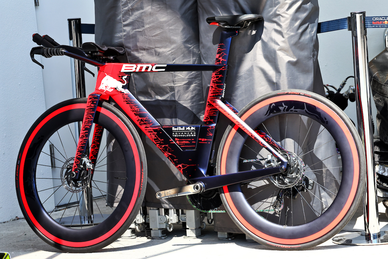 GP MIAMI, A Red Bull liveried BMC bicycle.
05.05.2022. Formula 1 World Championship, Rd 5, Miami Grand Prix, Miami, Florida, USA, Preparation Day.
- www.xpbimages.com, EMail: requests@xpbimages.com © Copyright: Batchelor / XPB Images