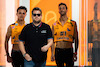 GP MIAMI, James Corden, Daniel Ricciardo (AUS), McLaren F1 Team e Lando Norris (GBR), McLaren F1 Team 
05.05.2022. Formula 1 World Championship, Rd 5, Miami Grand Prix, Miami, Florida, USA, Preparation Day.
- www.xpbimages.com, EMail: requests@xpbimages.com © Copyright: Charniaux / XPB Images