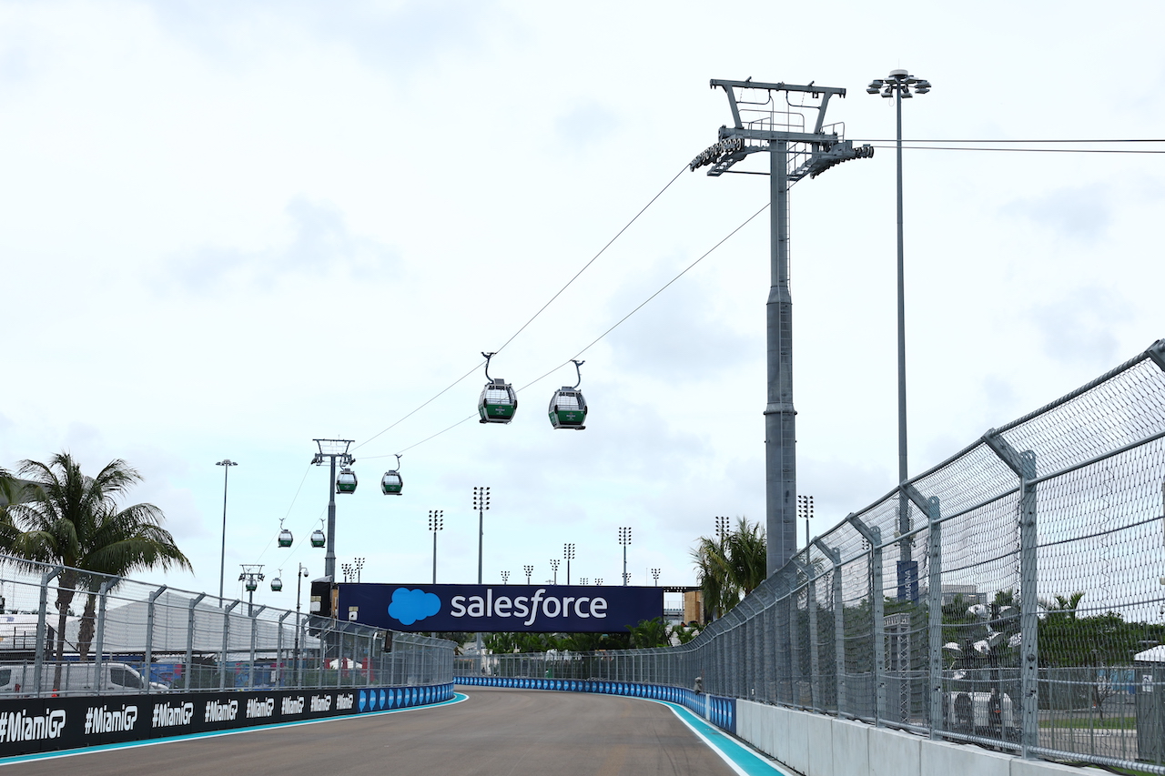 GP MIAMI, Cable Cars over the circuit.
04.05.2022. Formula 1 World Championship, Rd 5, Miami Grand Prix, Miami, Florida, USA, Preparation Day.
- www.xpbimages.com, EMail: requests@xpbimages.com © Copyright: Batchelor / XPB Images