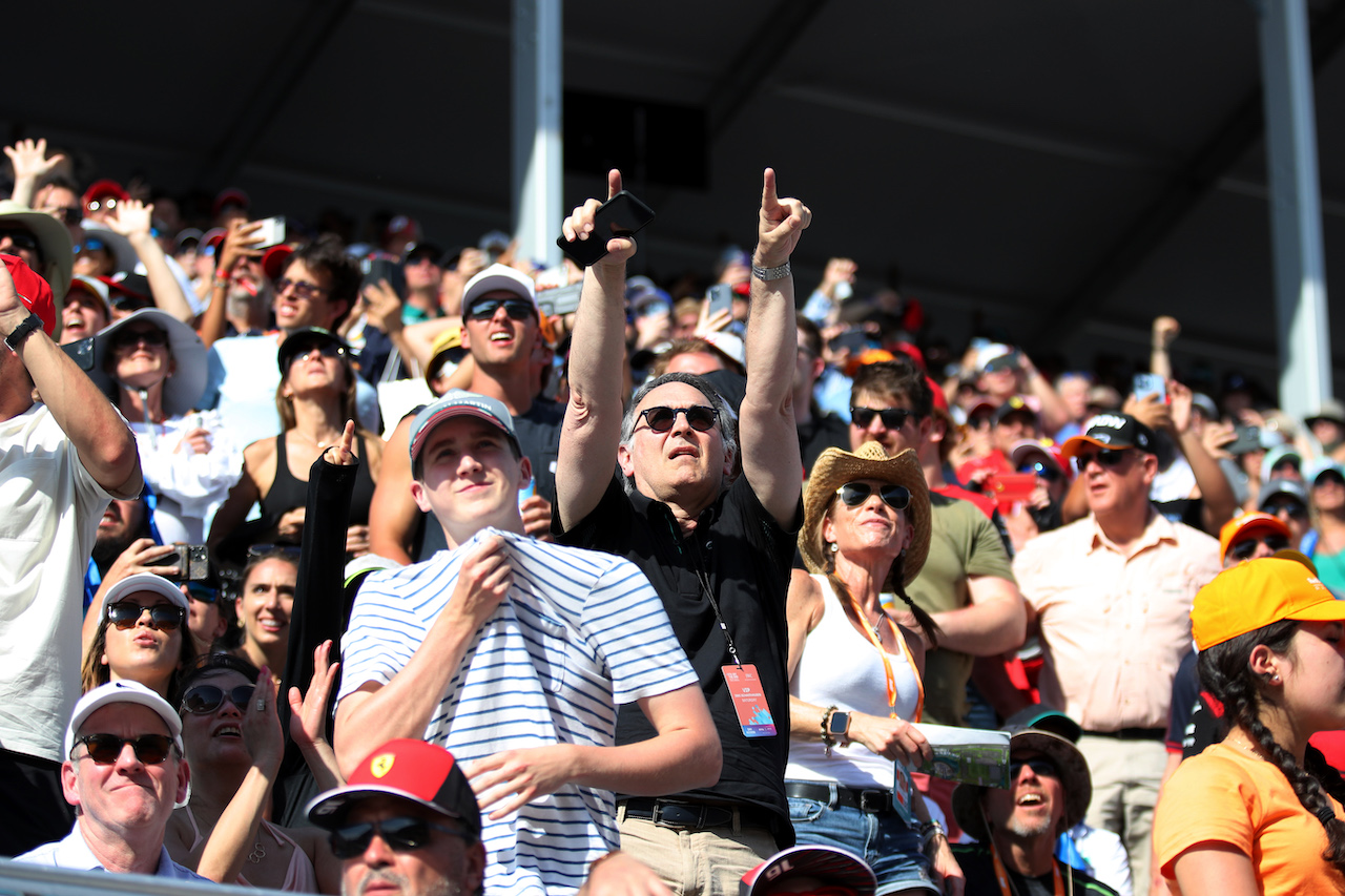 GP MIAMI, Circuit Atmosfera - fans in the grandstand.
07.05.2022. Formula 1 World Championship, Rd 5, Miami Grand Prix, Miami, Florida, USA, Qualifiche Day.
 - www.xpbimages.com, EMail: requests@xpbimages.com © Copyright: Coates / XPB Images
