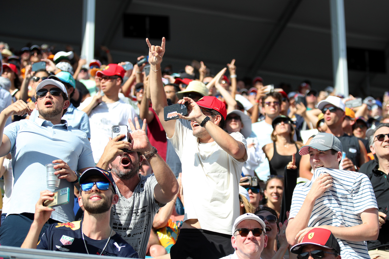 GP MIAMI, Circuit Atmosfera - fans in the grandstand.
07.05.2022. Formula 1 World Championship, Rd 5, Miami Grand Prix, Miami, Florida, USA, Qualifiche Day.
 - www.xpbimages.com, EMail: requests@xpbimages.com © Copyright: Coates / XPB Images