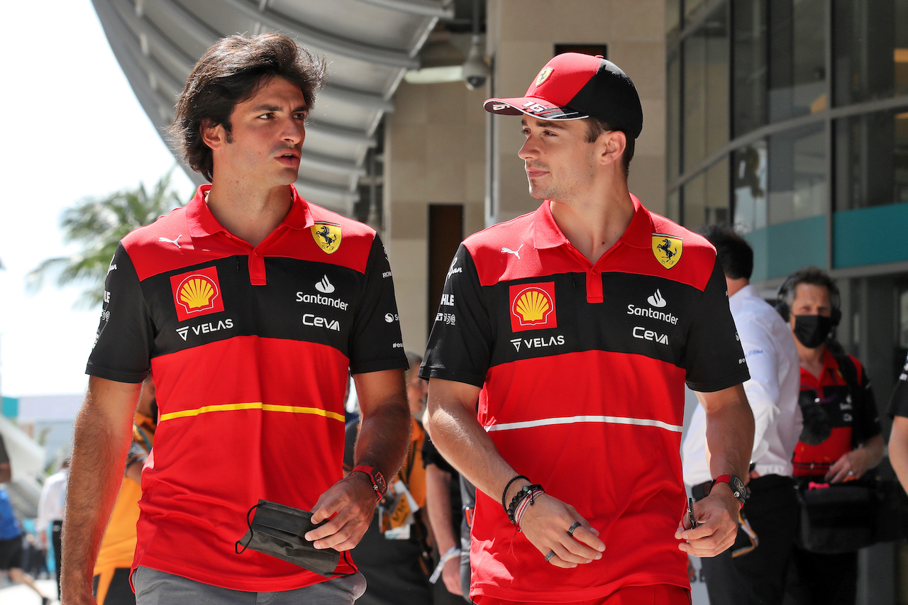 GP MIAMI, (L to R): Carlos Sainz Jr (ESP) Ferrari with team mate Charles Leclerc (MON) Ferrari.
07.05.2022. Formula 1 World Championship, Rd 5, Miami Grand Prix, Miami, Florida, USA, Qualifiche Day.
 - www.xpbimages.com, EMail: requests@xpbimages.com © Copyright: Coates / XPB Images