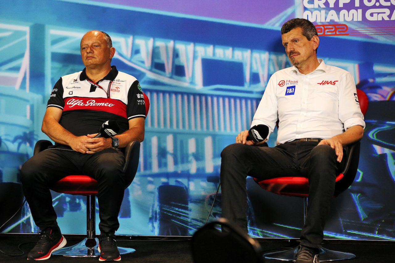 GP MIAMI, (L to R): Frederic Vasseur (FRA) Alfa Romeo F1 Team Team Principal e Guenther Steiner (ITA) Haas F1 Team Prinicipal in the FIA Press Conference.
07.05.2022. Formula 1 World Championship, Rd 5, Miami Grand Prix, Miami, Florida, USA, Qualifiche Day.
- www.xpbimages.com, EMail: requests@xpbimages.com © Copyright: Rew / XPB Images