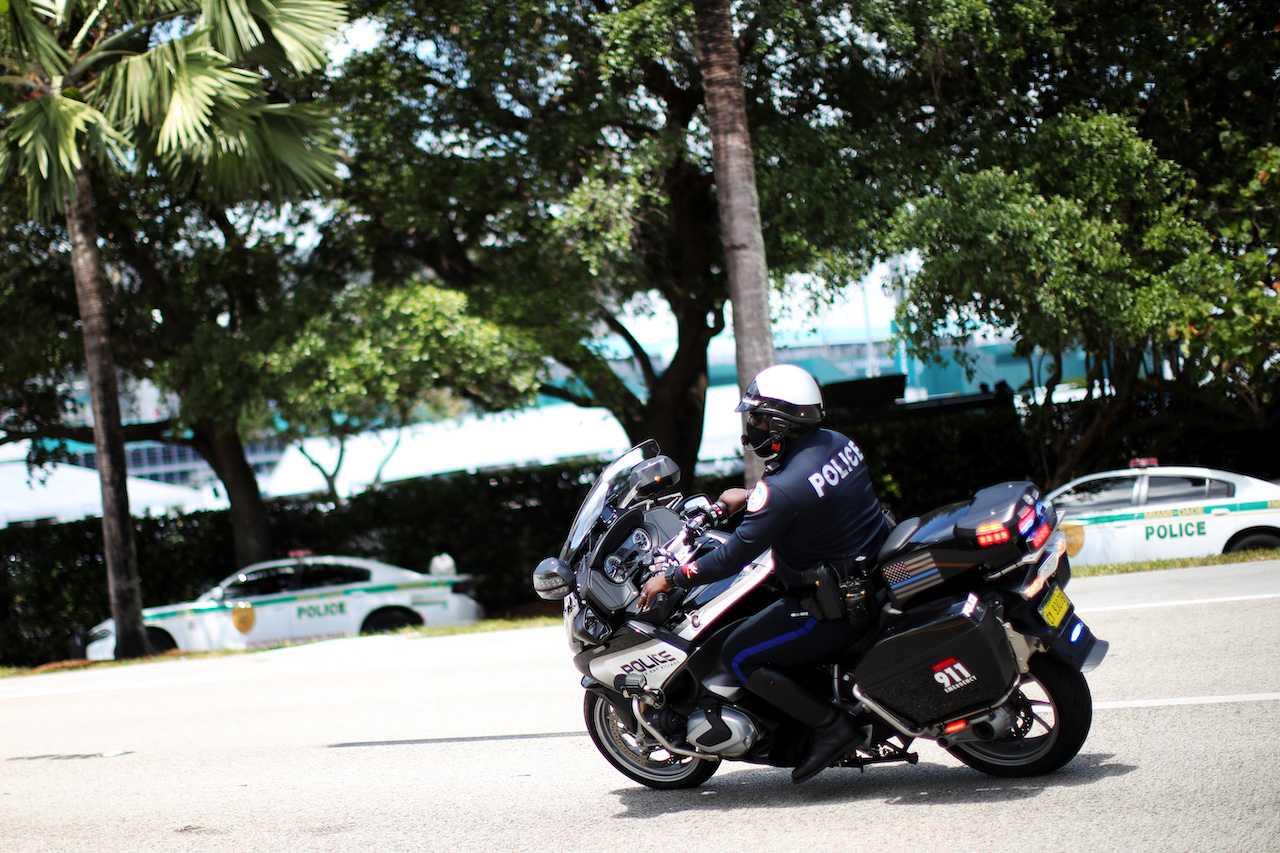 GP MIAMI, Atmosphere - police motorbike rider.
07.05.2022. Formula 1 World Championship, Rd 5, Miami Grand Prix, Miami, Florida, USA, Qualifiche Day.
 - www.xpbimages.com, EMail: requests@xpbimages.com © Copyright: Coates / XPB Images