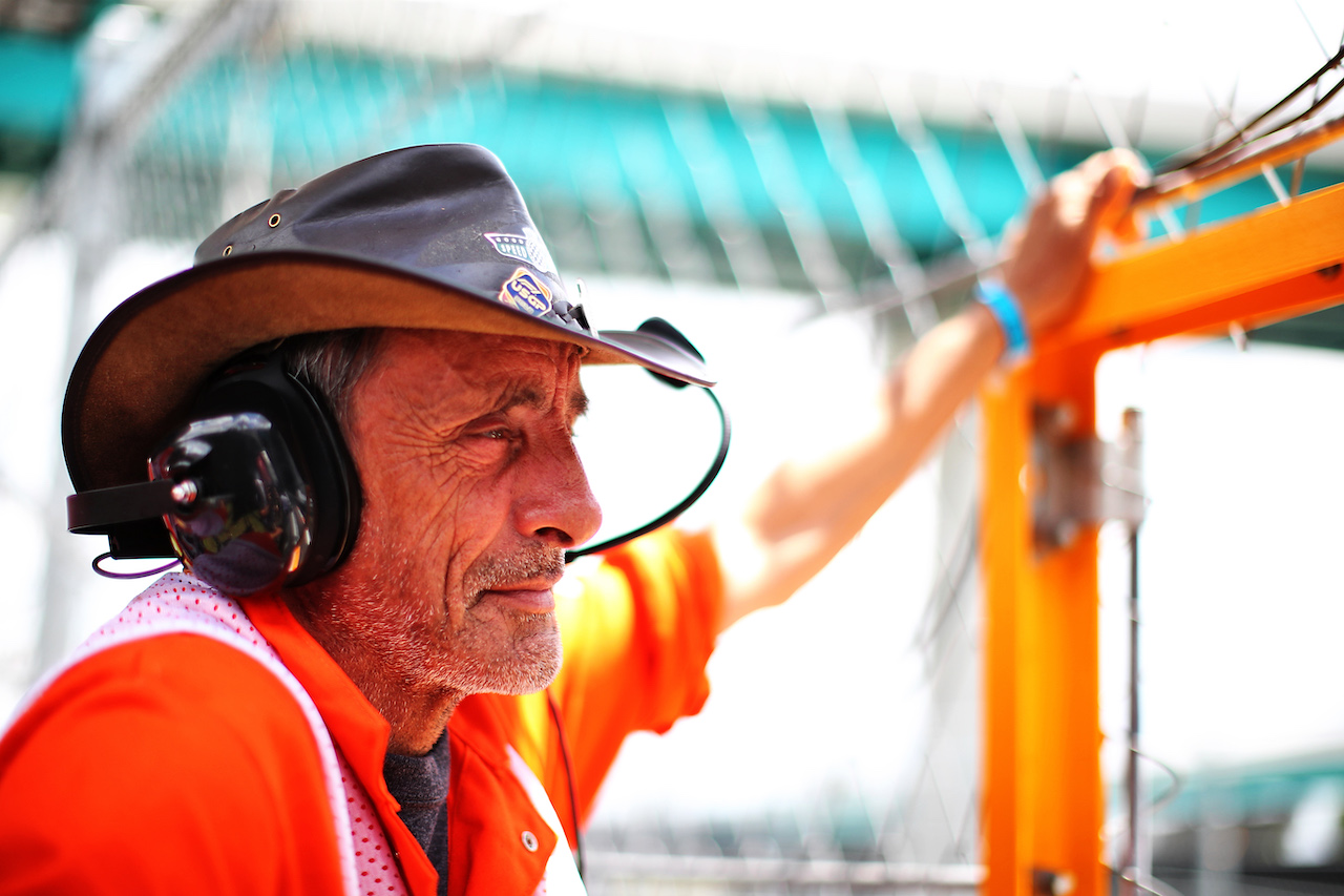 GP MIAMI, Circuit Atmosfera - a marshal.
07.05.2022. Formula 1 World Championship, Rd 5, Miami Grand Prix, Miami, Florida, USA, Qualifiche Day.
 - www.xpbimages.com, EMail: requests@xpbimages.com © Copyright: Coates / XPB Images